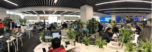 机器人也能跑两会?湖北广电两会报道新招迭出 机器人也能跑两会?湖北广电两会报道新招迭出