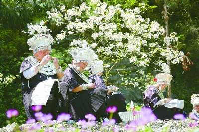 青山绿水展非遗 春暖花开秀锡绣