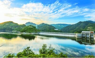 鄂坪湿地晚霞漫天 夺目怡人