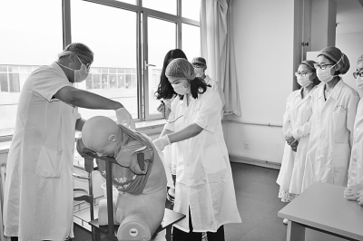 大连医科大学:一所拥海入怀的医学殿堂 大连医科大学:一所拥海入怀的医学殿堂