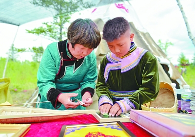 北国原野上的瑰丽花朵 北国原野上的瑰丽花朵