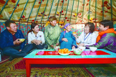 美好梦想，奔驰在辽阔草原