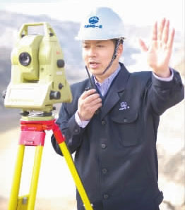 【十九大代表风采】白芝勇:点线勾画精彩人生 【十九大代表风采】白芝勇:点线勾画精彩人生