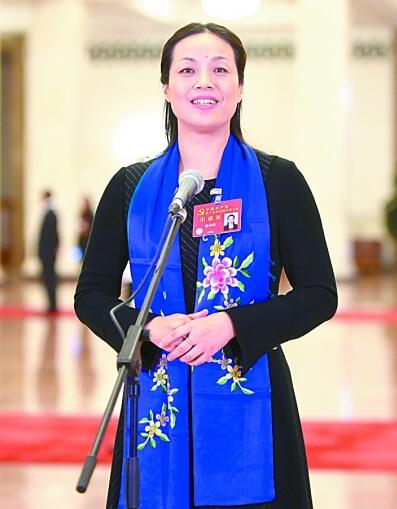 杨小玲代表（湖北省武汉市第一聋哑学校副校长）：我特别想把他们带到更好的舞台