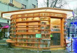 【暖新闻】60天“快闪书店”:总有一盏灯 等待温暖人心 【暖新闻】60天“快闪书店”:总有一盏灯 等待温暖人心