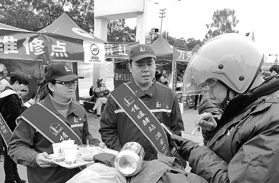 广西总工会:“爱心驿站”温暖回家路 广西总工会:“爱心驿站”温暖回家路