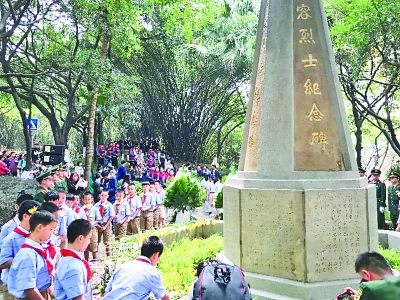 重庆公祭“革命军中马前卒”邹容