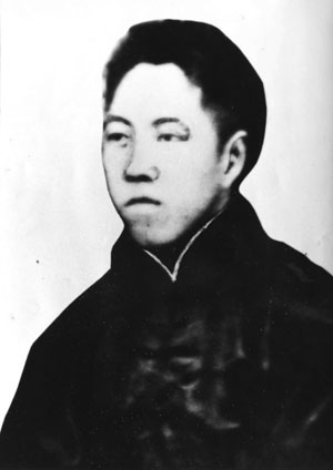 张叔平:铁钉穿身志不屈 张叔平:铁钉穿身志不屈