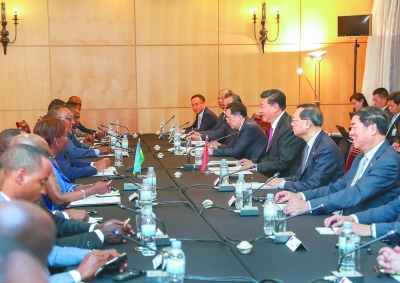 习近平同卢旺达总统卡加梅举行会谈