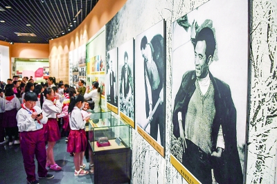 用焦裕禄精神奏响新时代奋进曲 用焦裕禄精神奏响新时代奋进曲