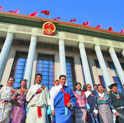 十三届全国人大二次会议闭幕会 代表们走出人民大会堂