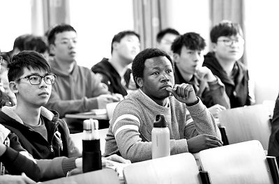 “一带一路”:绘好高校人才培养的“工笔画” “一带一路”:绘好高校人才培养的“工笔画”