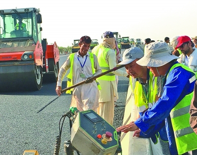 中巴“友谊之路”为千年古城带去勃勃生机 中巴“友谊之路”为千年古城带去勃勃生机