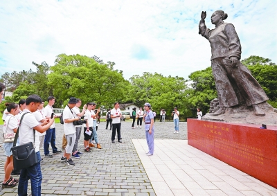 种满故事的红色土地