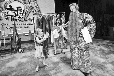 信心与智慧交汇 科技与人文齐飞 信心与智慧交汇 科技与人文齐飞