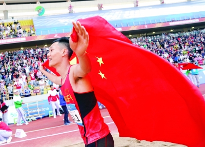 外国友人看军运:感谢中国 点赞武汉 外国友人看军运:感谢中国 点赞武汉