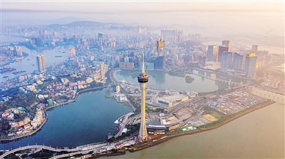 澳门双湖塔影一景