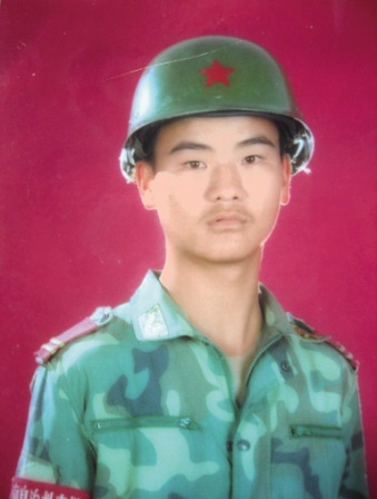 尹铭志:与毒贩殊死搏斗 20岁血洒边疆 尹铭志:与毒贩殊死搏斗 20岁血洒边疆