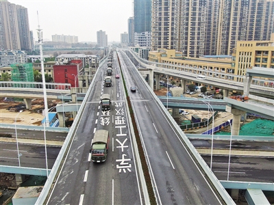 正因为穿上了军装 正因为穿上了军装