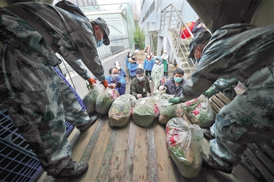 正因为穿上了军装 正因为穿上了军装