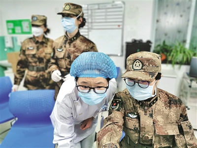 正因为穿上了军装 正因为穿上了军装