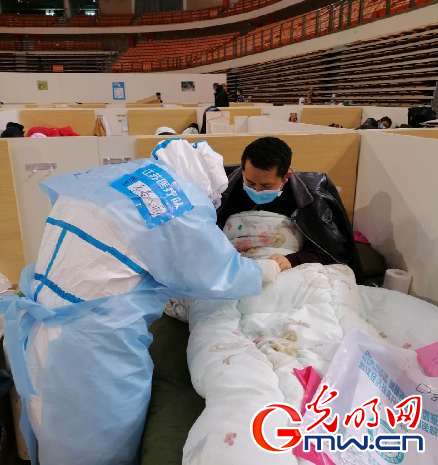 于春雨:战“疫”场上“铿锵玫瑰”别样红 于春雨:战“疫”场上“铿锵玫瑰”别样红