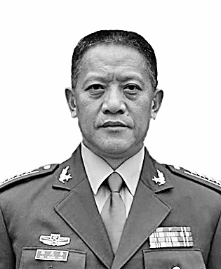 邱光华:雄鹰出击为人民 邱光华:雄鹰出击为人民
