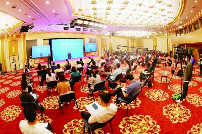 “部长通道”继续聚焦热点——不惧疫情挑战 交出满意答卷