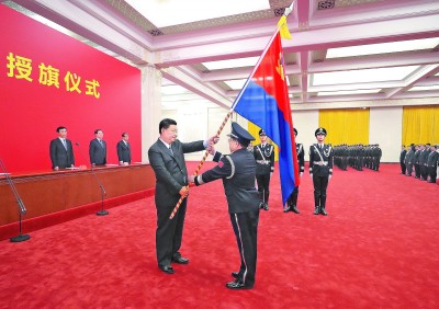 习近平向中国人民警察队伍授旗并致训词强调 对党忠诚服务人民执法公正纪律严明 坚决完成党和人民赋予的使命任务