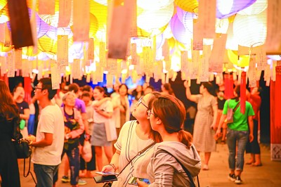 光明文化周末版：“坐与万物观虚盈”