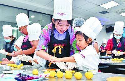 中秋月圆时 共话家国情