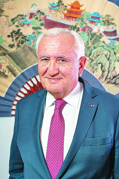 对话法国前总理拉法兰：世界需要对我们共同命运的真正觉悟