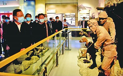 重树新时代“四面红旗” 凝聚改革发展正能量