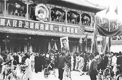 中国民主政治揭开崭新一页 中国民主政治揭开崭新一页