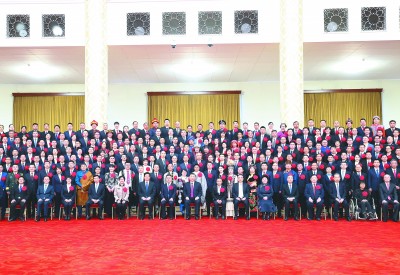 全国脱贫攻坚总结表彰大会在京隆重举行 全国脱贫攻坚总结表彰大会在京隆重举行