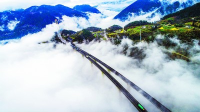 中国大地上划出一条新的起跑线