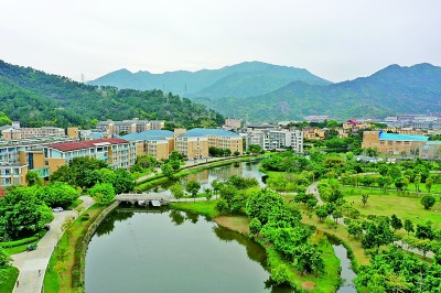 办学与成长,但求适应社会需要 办学与成长,但求适应社会需要