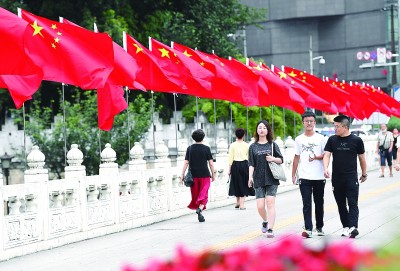 贵阳：喜迎建党百年 红色元素扮靓大街小巷