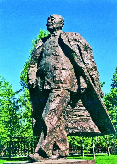 这里矗立着不朽的精神丰碑 这里矗立着不朽的精神丰碑