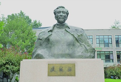 这里矗立着不朽的精神丰碑 这里矗立着不朽的精神丰碑