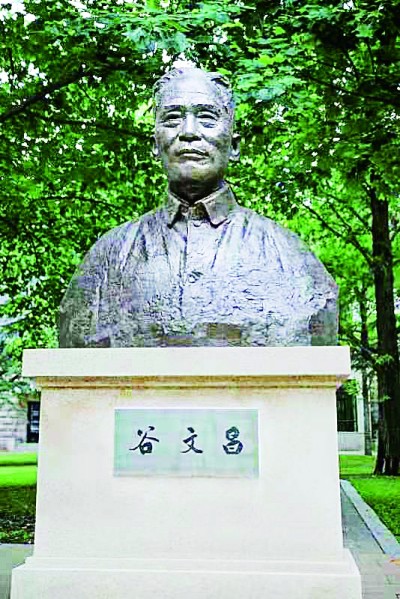 这里矗立着不朽的精神丰碑 这里矗立着不朽的精神丰碑