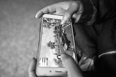 是什么令农村青少年沉迷手游 是什么令农村青少年沉迷手游