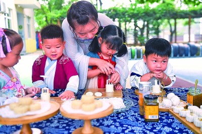 同心邀明月 千里共婵娟