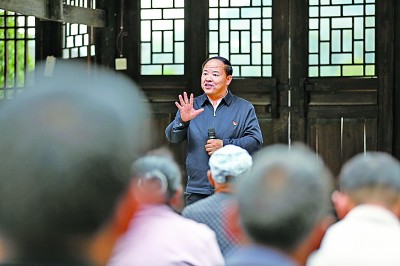 何文忠代表：齐心协力建设美丽新乡村