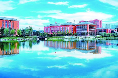 踔厉奋发知行合一 青春向党勇毅前行