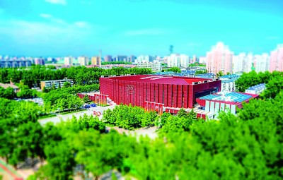 培养具有为国奉献钢筋铁骨的高素质人才