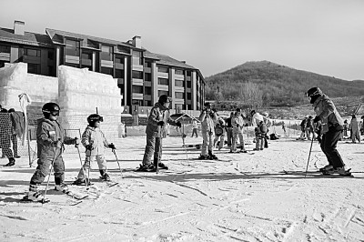 岁末年初，各地春节消费火热——年货“满仓” 年味进万家