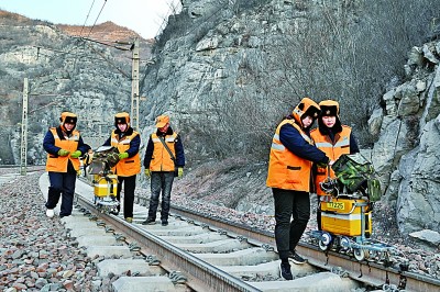 “高铁医生”：铁路上挥洒的青春广阔无垠