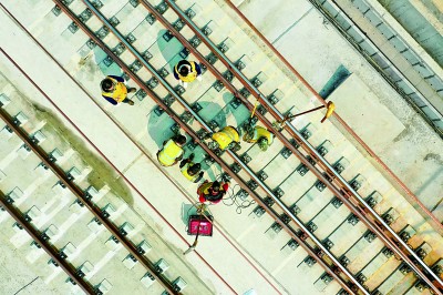 贵南高铁进入轨道精调冲刺阶段