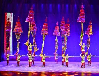 第十一届全国杂技展演闭幕演出在济南举行